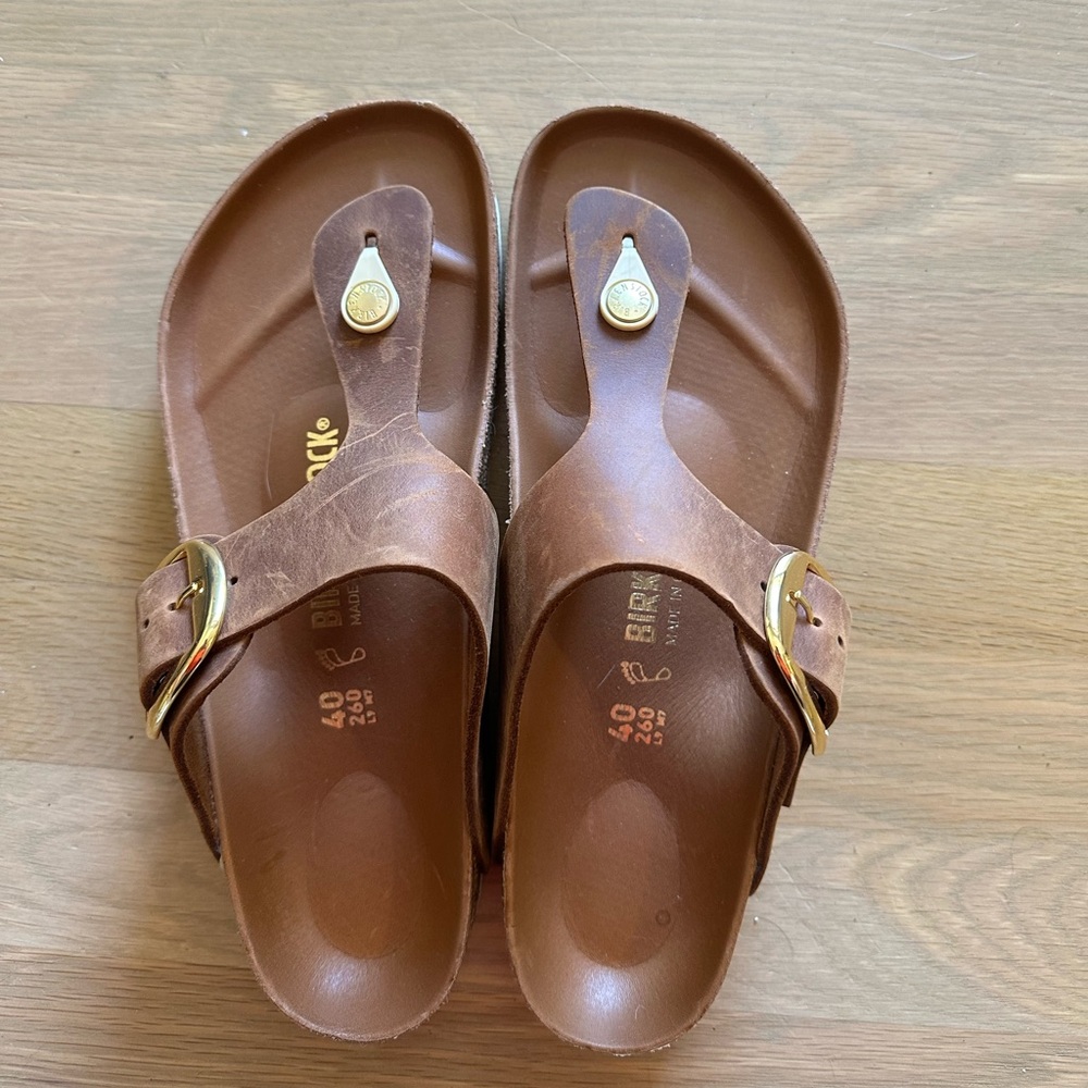 Birkenstock Tan Leather Sandals Gizeh with Gold Accents